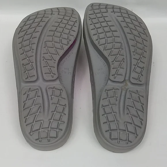 OOFOS Women's Sandals in Fuchsia and Gray Size 8 NWT - Picture 3 of 5